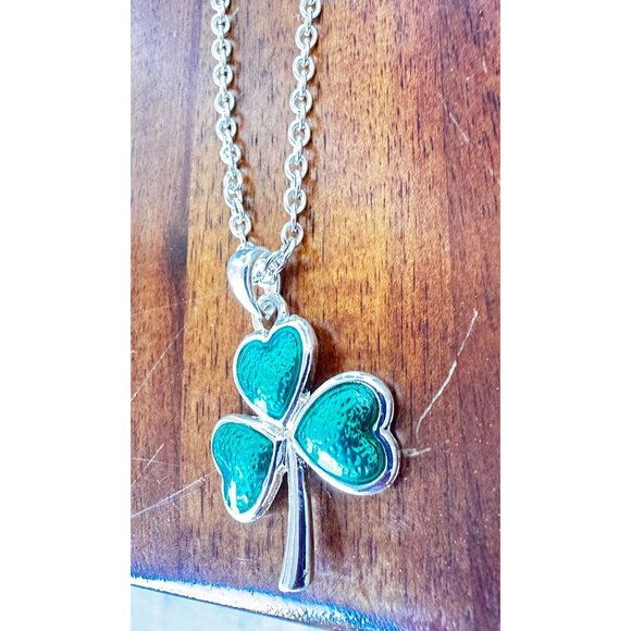 Shamrock Necklace Pendant 18 inch Chain St Patrick's Day Parade Party Ir… - Picture 9 of 12